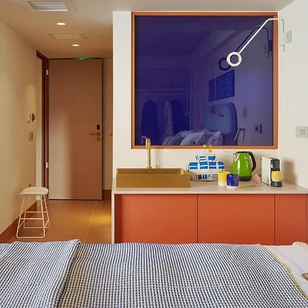 Loom Hotel *